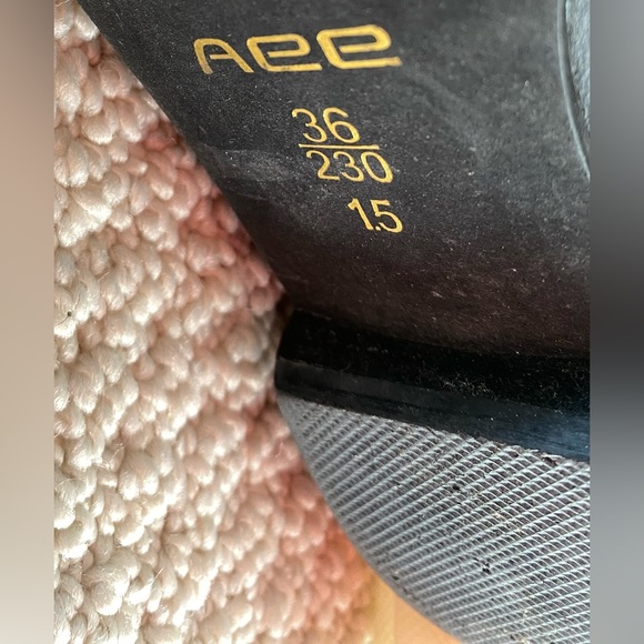 Leather Over-The-Knee flat heel Boots. Pull on. aee black. size 6 - Picture 7 of 9